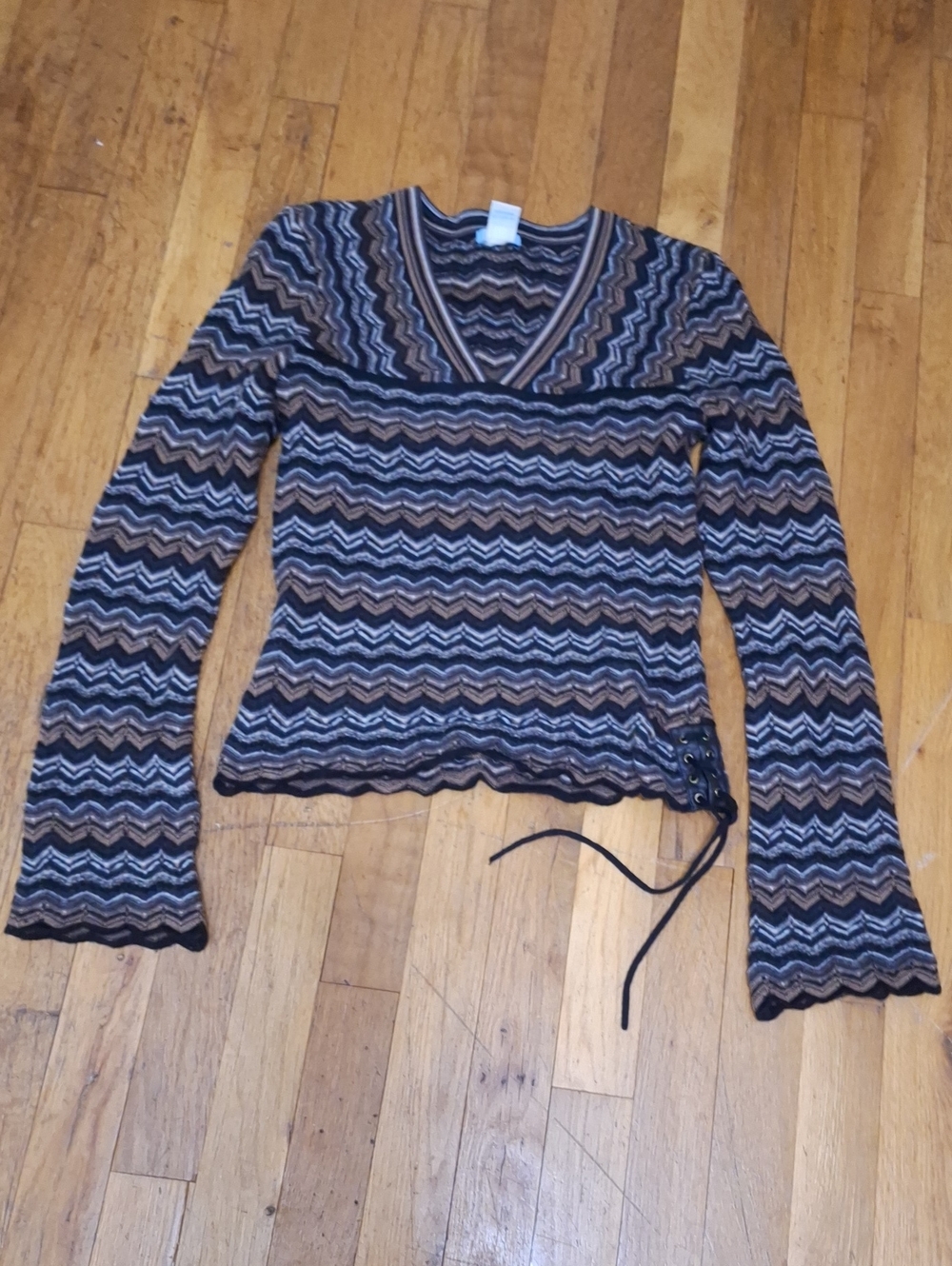 Vintage Urchin Small Chevron Knit V-Neck Long Sleeve Top - Brown, Black, White